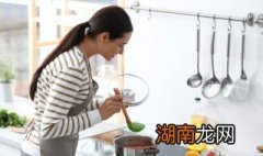 虾头汤的做法窍门 虾头汤的做法窍门视频